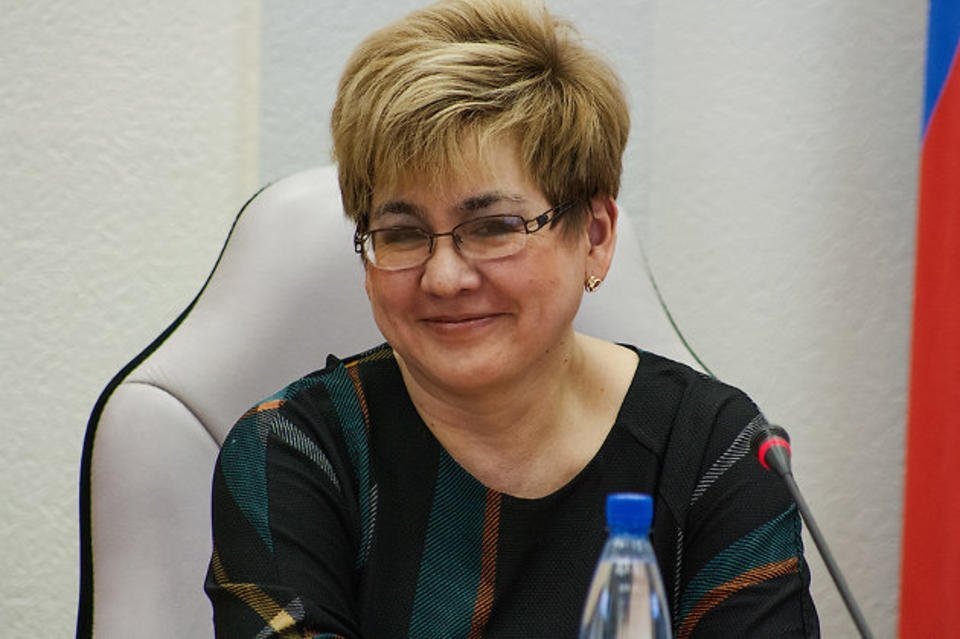 «Хочу отметить, что это никак не связано с предположениями и слухами, распространившимися в последние дни, не связано и с критикой и нападками на меня. Принятое решение обусловлено моими внутренними мотивами и объективными обстоятельствами, которые открывают новый, не менее интересный и ответственный период в моей жизни. Хочу поблагодарить всех вас, уважаемые земляки! Спасибо, прежде всего, тем, кто подставлял все это время плечо, поддерживал. Спасибо и тем, кто был по противоположную сторону и преподнес мне уроки мужества и стойкости. Это бесценный опыт, который непременно пригодится мне в будущем», — сказала Жданова. 
Она отметила, что как всякий живой человек, в чем-то, возможно, была неправа.

«Хотела бы попросить за это прощения.Благодарю всех тех, кто со мной работал, за счастливое и важное время совместного труда на благо родного региона. Хочу сказать, что я работала честно, добросовестно и с полной отдачей все это время – каждый день. Я делала все возможное в исторически, и в существующих сегодня объективно непростых условиях Забайкалья. Продолжайте работать также ответственно и профессионально! Желаю моим землякам всего самого светлого и доброго, здоровья, благополучия в семьях и успешных новых начинаний», — сказала глава региона.