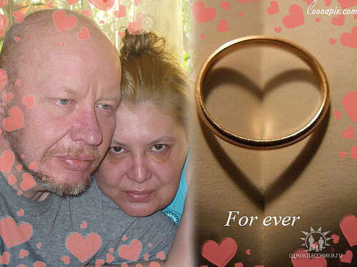 Вот с чего начинается свадьба? Я сейчас не о чувствах, а чисто технически. Свадьба начинается с того, что в отдел ЗАГСа подается заявление. Совсем простая операция, ничего сложного - пришел, заявил, получил дату бракосочетания. Любой справится. Но мы то это не любой, мы способны самое простое действие превратить в треш и хорор пополам с мелодрамой... 
Начать надо с того, что Ирина боялась выходить замуж, почему это совсем другая история и ее касаться не будем. Я довольно быстро сделал ей предложение руки и сердца, но будущая невеста все время тянула с окончательным ответом. То есть против меня она ничего не имела и то, что я завелся в ее жизни всерьез и надолго было совершенно ясно. На все мои предложения пойти и расписаться следовал ответ, что мол давай подождем еще немного и вообще разве тебе так плохо? 

Но в конце концов все таки уговорил, мы назначили день похода в ЗАГС и все вроде бы нормально. И все же я мудро подозревал, что без каких нибудь выкрутасов не обойдется. Поэтому я серьезно подготовился к посещению этого уважаемого заведения. Как раз в это время к нам на работу прибыл для реставрации револьвер русского полицейского. Надо сказать весьма грозное оружие. Не какой то тульский самодел, а произведение фирмы Смит и Вессон. Нельзя сказать, что он был большой, он был ОЧЕНЬ большой, я таких размеров и не видел никогда. Длиной где то полметра, смотрится совершенно убойно. Так я выпросил у бригадира эту пушку на один день и в назначенный час явился к Ирине. 

Мои предположения оказались совершенно верными - опять началась старая песенка о том, что давай немного попозже. Тогда я делаю рожу кирпичом, достаю этот громадный револьвер, взвожу курок и говорю: 
- Мне  это уже давно надоело, что я так больше не могу и если мы сейчас же не пойдем в ЗАГС, я открываю огонь и в доме будут два красивых молодых трупа. 
Вот тут то ее по настоящему пробрало, побледнела, видно же,что мужик в неадеквате, говорит:
- Убери пистолет,  сделаю все, что хочешь. 
Но меня уже разобрала спорить, я говорю 
- это не пистолет, а револьвер, а она мне отвечает, что ей все равно какой он породы, только убери его подальше. 
- В ЗАГС идем? - говорю. 
- Идем, идем - отвечает.  
Вот так практически под дулом револьвера я и отконвоировал будущую невесту к месту бракосочетания, Благо недалеко было, мы прогулялись до Плющихи, там с нас содрали 15 рублей, приняли заявление и назначили день бракосочетания. Да, еще выдали талоны на покупку всяких продуктовых ништяков, время было голодное, организовать застолье не так то просто и правительство Москвы так заботилось о молодоженах. Как я потом покупал все эти продукты достойно отдельного эпического повествования. 
Когда дело было сделано я конечно раскололся и рассказал откуда у меня револьвер и что патронов к несу у меня отродясь не было, за что и получил трепку, надо сказать совершенно заслуженно, но как я уже сказал - дело было сделано, а победителей не судят. Предвидя, что придется снимать последствия стресса, я также заготовил бутылку вина, но мне было заявлено, что такой стресс тянет на бутылку коньяка, так что пришлось бежать и добывать коньяк. К тому времени и будущая теща нарисовалась и мы все таки отметили такой важный шаг в нашей жизни.

Правда если спросить Ирину об этом, она расскажет, что все произошло исключительно по ее заслуге, что я мог только предложение сделать да и то после многочисленных намеков и что меня в ЗАГС пришлось тащить чуть ли не силой и я руками и ногами отбивался от собственного счастья. А я не спорю, ведь это совсем неважно.