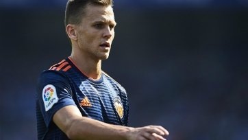 Черышев, напомним, находится в лазарете «Валенсии» с конца октября. Он получил повреждение в поединке чемпионата Испании против «Леганеса» (1:1). Из-за травмы хавбек пропустил ноябрьские матчи сборной России с Германией и Швецией.
