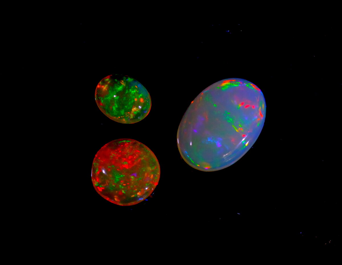 Сегодня благородный опал - драгоценный камень второго и третьего порядка. 