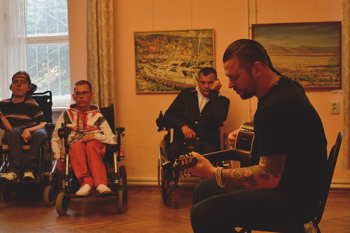 Выступление для людей с инвалидностью.