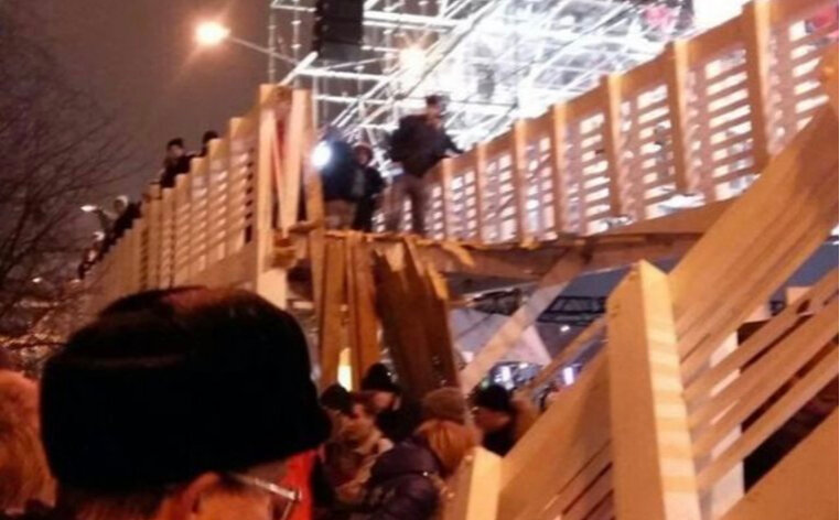 Обрушение моста в парке Горького в Новом 2019 году