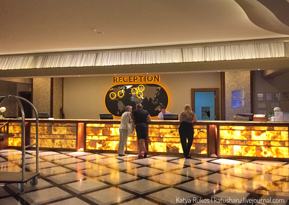 Ресепшн отеля в Турции, где мы жили. Фото автора