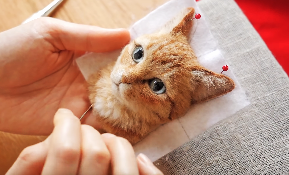 Процесс валяния шерсти и создания модели кота