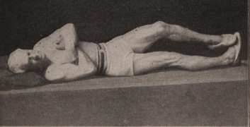Несколько дней назад я опубликовала первую статью о Сэнфорде Беннете - человеке, который в 50 лет стал делать собственный комплекс упражнений для лица и тела в кровати, а к 72 годам по всем...-26