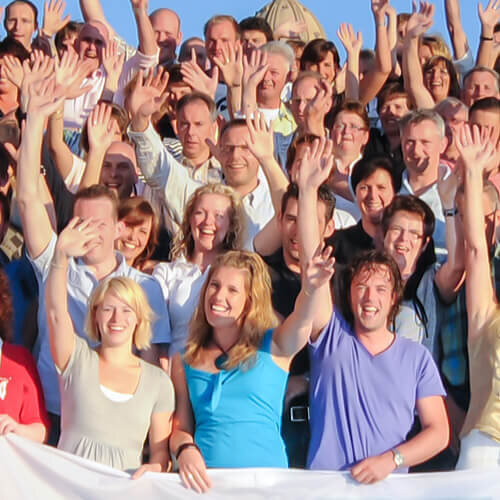 В последние годы кадровые управленцы осваивают все новые способы стимулирования. В ход идет не только классическое экономическое мотивирование в виде денежных бонусов и высоких зарплат, но и неэкономические способы стимулирования. Вот ряд правил эффективной мотивации работников: