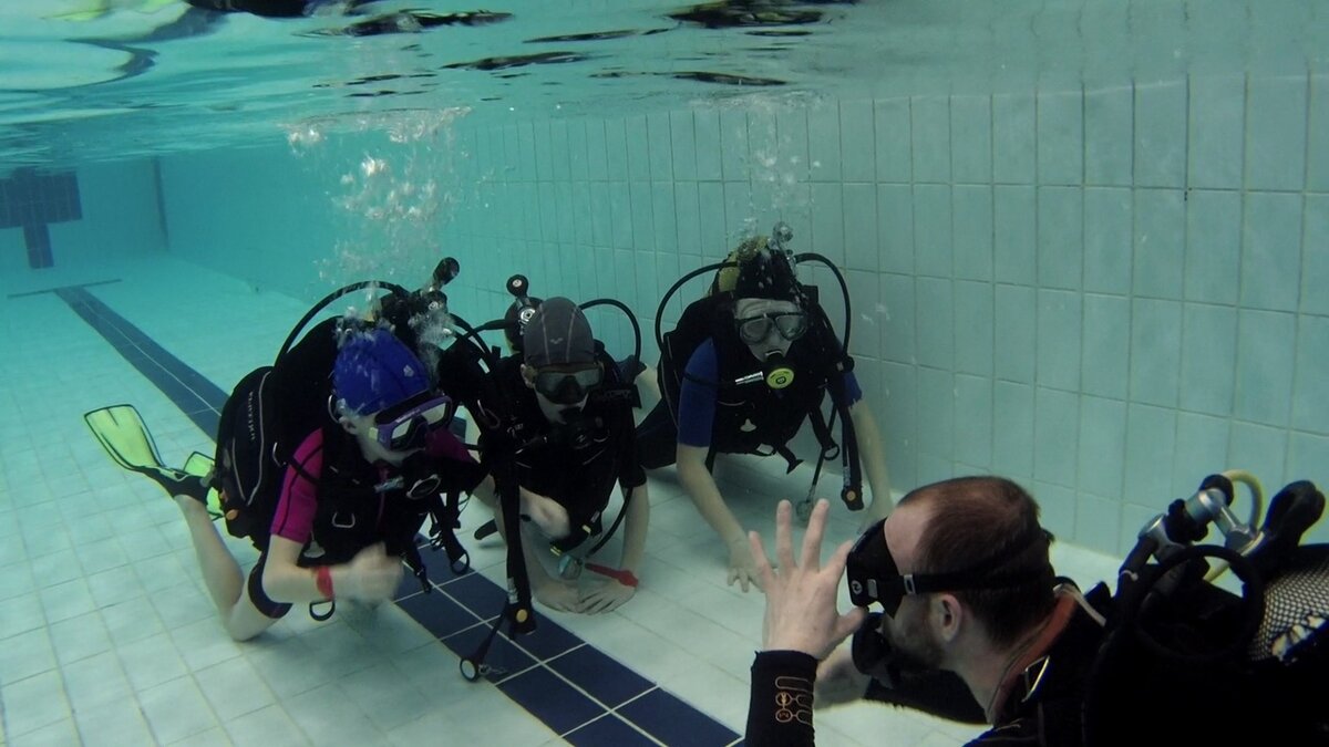 Первый год обучения: промывка, продувка маски под водой