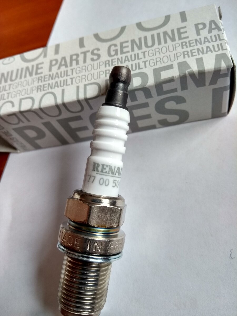 Свеча зажигания Рено 7700500155