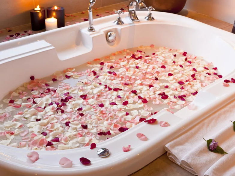 Также ванна прекрасно подойдёт и для романтического отдыха.