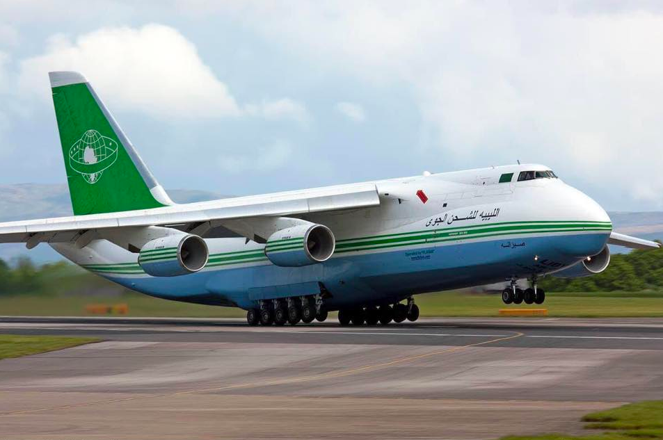 Транспортный самолет гигант 4. Libyan Air Cargo АН-124.