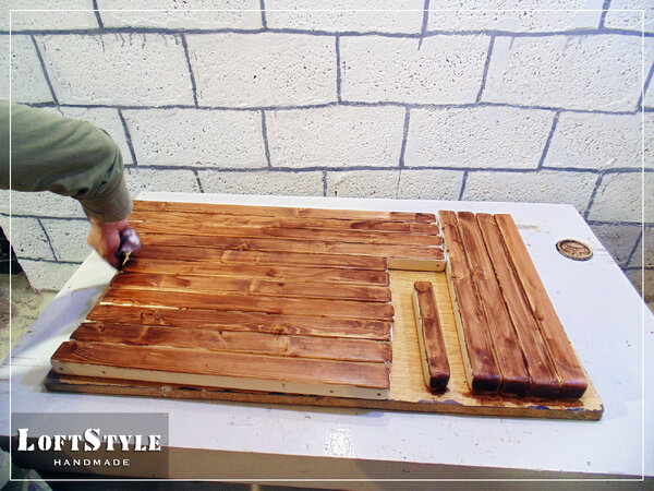 наносим колированное масло для дерева