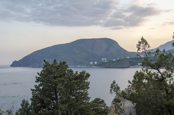 Вид с мыса Плака на гору Аю-Даг