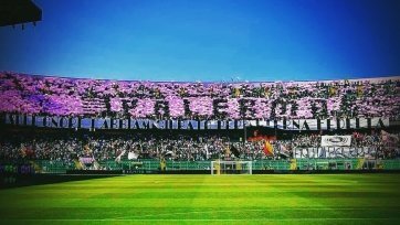 В конце мая казалось, что самое худшее для «Палермо» не настанет. Клуб, отыгравший сезон-2018/19 в Серии В, лишили 20 очков из-за финансовых нарушений и вроде какрешили оставить в дивизионе. Но уже в середине июля Федерация футбола Италии решила лишить «Палермо» профессионального статуса из-за отсутствия у клуба соответствующей требованиям финансовой страховки на новый сезон. По сути, «розово-черные» были погребены заживо. Увы, этот клуб и ранее знал, что такое расформирование и последующее возрождение. В последний раз «Палермо» был переоснован в 1987 году, после чего прошел непростой путь и все же вернулся в элиту итальянского футбола - Серию А.
