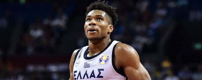 Яннис в форме сборной Греции