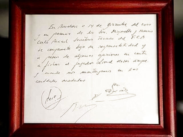 Тот самый контракт на салфетке.