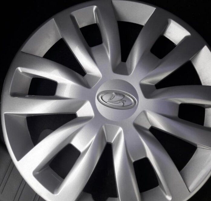 Декоративный колпак на LADA VESTA r15