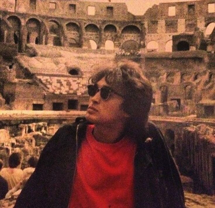 Виктор Цой в Риме. 1989 год. фото из архива Наталии Разлоговой