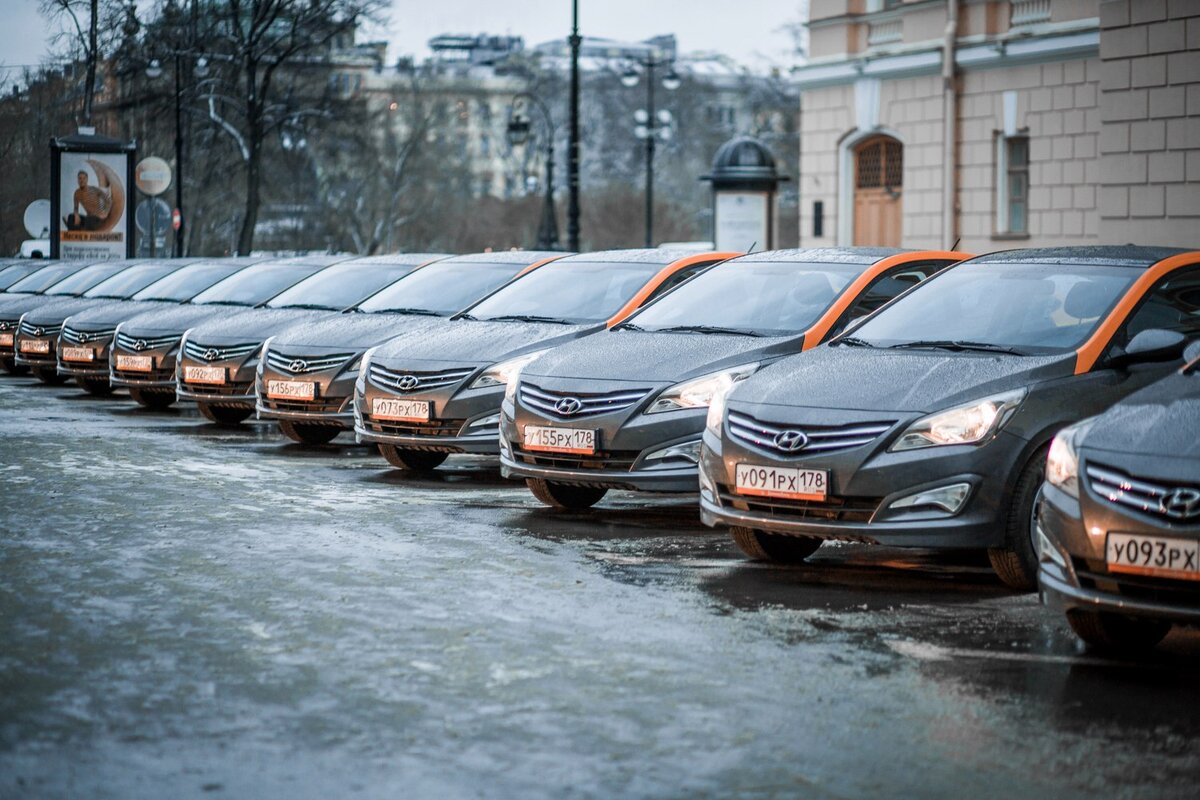 Парк машин каршеринга .в Москве. Автопарк каршеринга в Москве. Автопарк каршеринга Делимобиль. Делимобиль автопарк 2023.