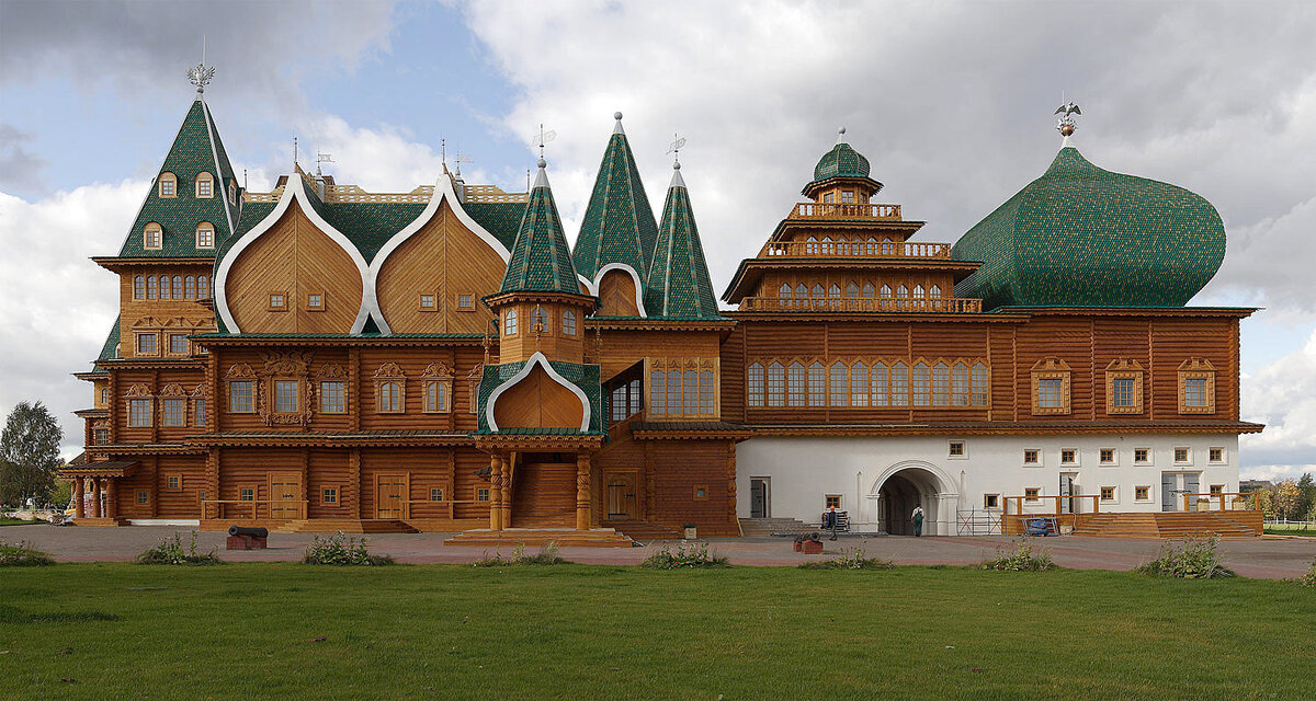 восстановленный по рисункам царский дворец в селе Коломенском (сейчас Москва)