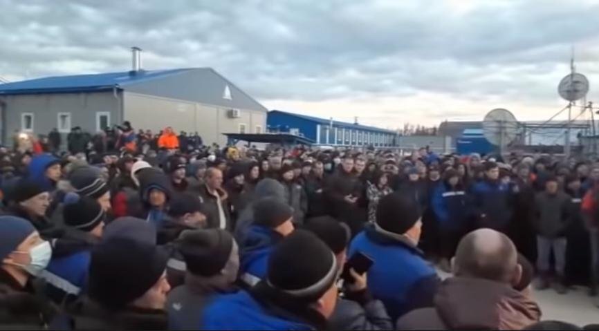 Бунт рабочих на месторождении "Газпрома" в Якутии. Фото: YouTube-канал "Редакция ТайгаПост"