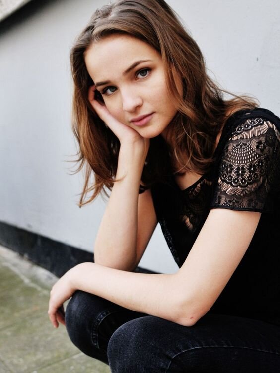 Лиза Викари