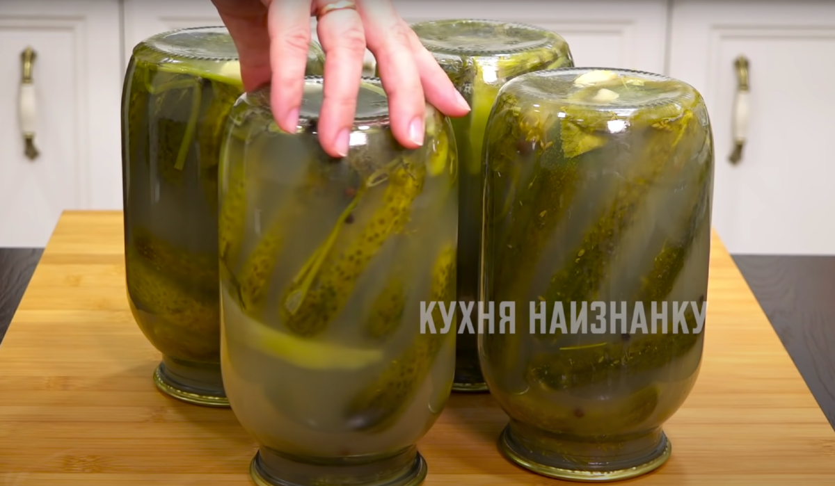 Маринованные огурцы кухня наизнанку рецепт на зиму. Кухня наизнанку заготовки на зиму огурцы. Кухня наизнанку огурцы. Кухня наизнанку огурцы на зиму. Броженные огурцы.