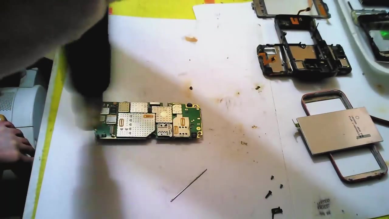 Nokia 5530 не включается, вибрирует, разборка(It does not turn, vibrate,  disassembly)