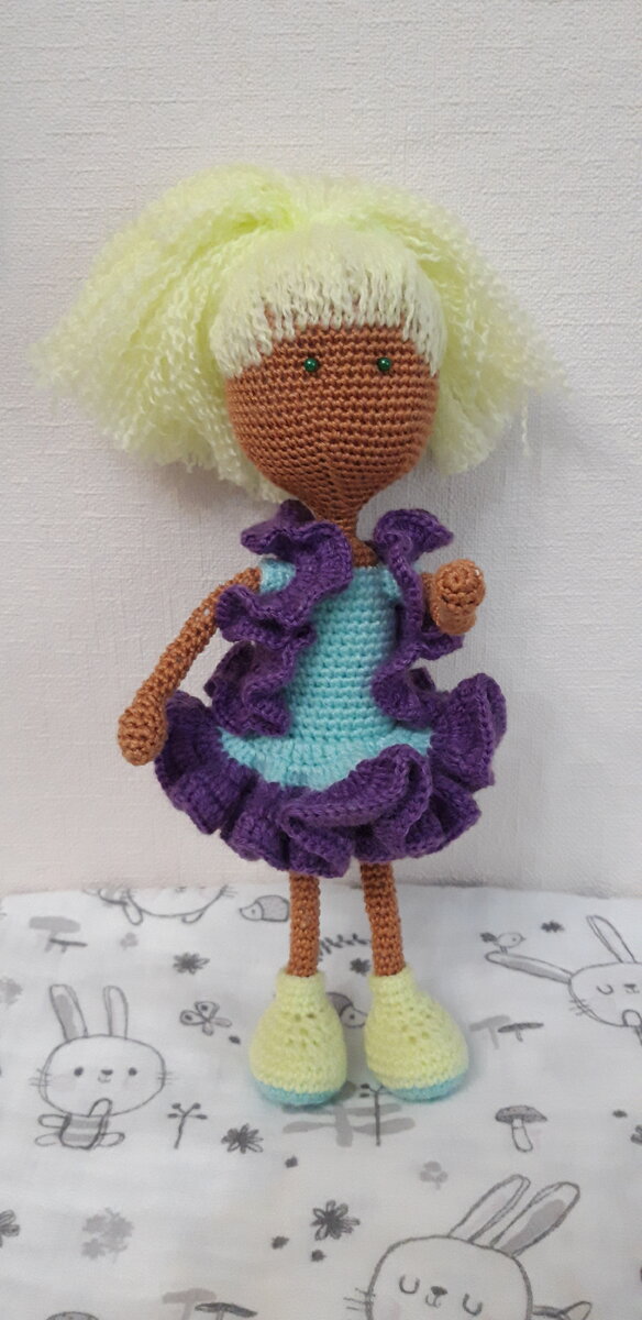 Кукла на каркасе из проволоки.