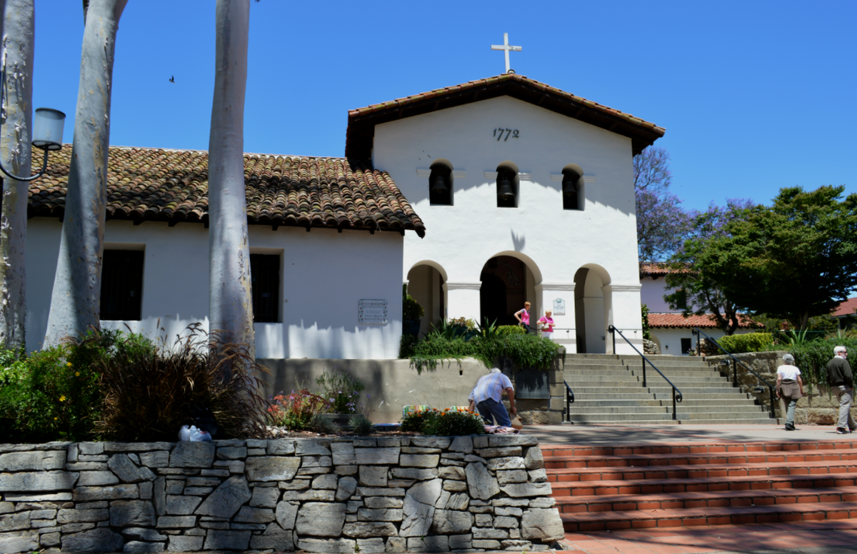 Источник: https://upload.wikimedia.org/wikipedia/commons/8/80/Mission_San_Luis_Obispo_de_Tolosa.JPG