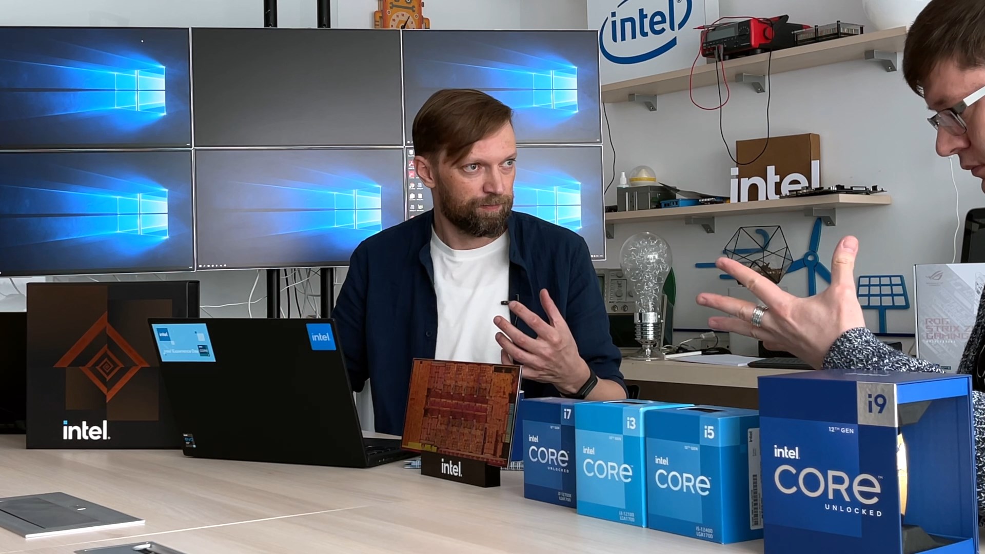 С экспертом - о новых процессорах Intel0