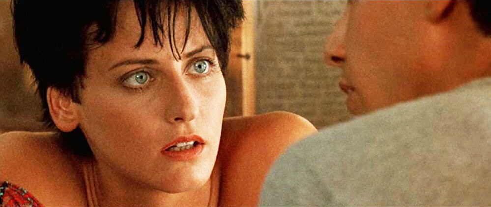 Лори Петти и Киану Ривз в фильме «На гребне волны»