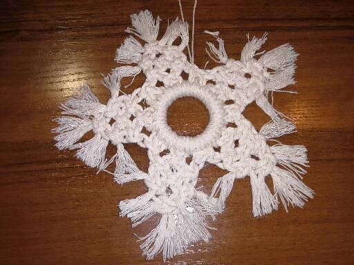 Вот такая снежинка получилась)))