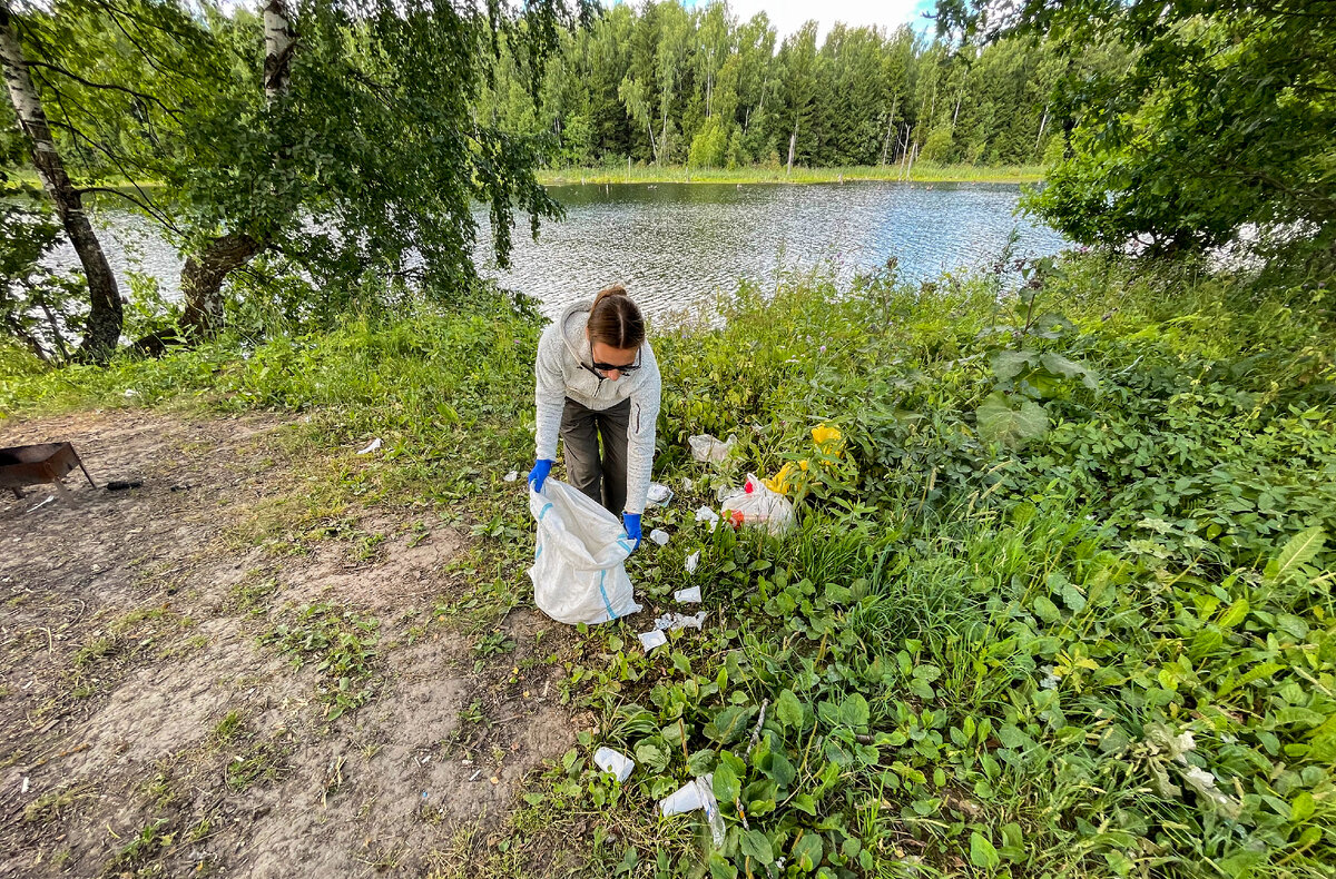 Уборка мусора на природе