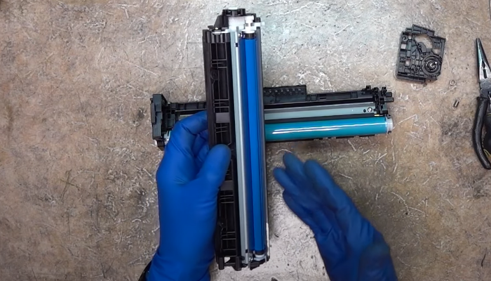 Фото 17. Снимаем ролик заряда