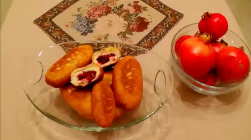 Жареные творожные пирожки с яблоками: рецепт на сковороде - Лайфхакер