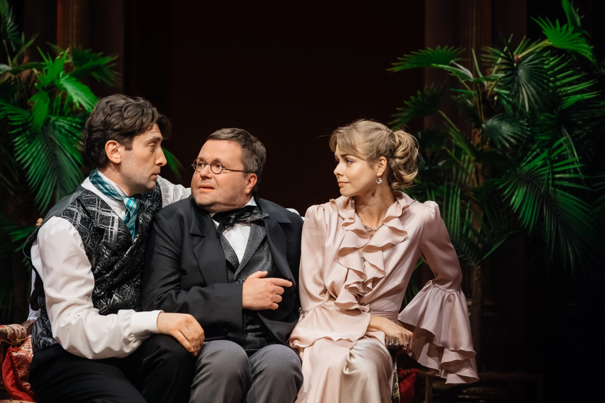 Фото: актриса Анастасия Акатова в роли Зои Васильевны Окоёмовой