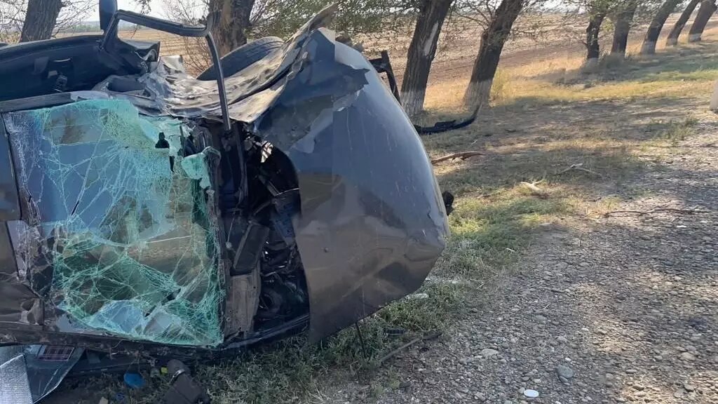     Мужчина по пьяни угнал автомобиль и перевернулся на соседней улице, сообщает краевое МВД.