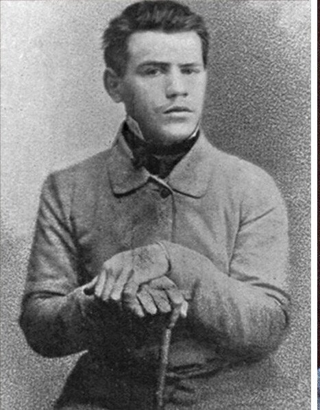 Л. Н. Толстой  ( 1828 - 1910) 