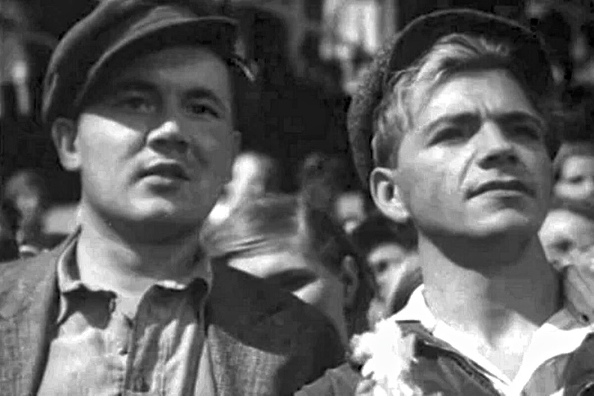 Андреев с Алейниковым в фильме "Большая жизнь". Фото из открытых источников.