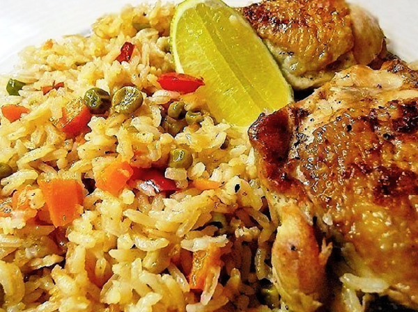 Рассыпчатый рис с курицей и овощами - просто идеальный ужин