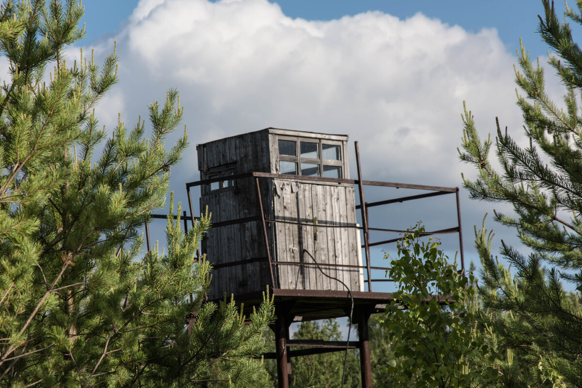 Пустая наблюдательная вышка.