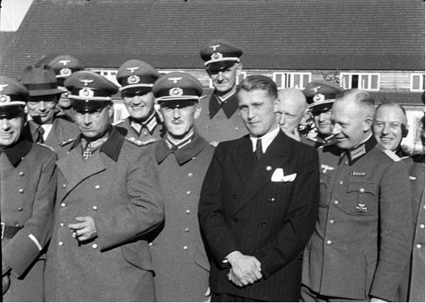 Фон Браун с высокопоставленными нацистскими чиновниками в 1941