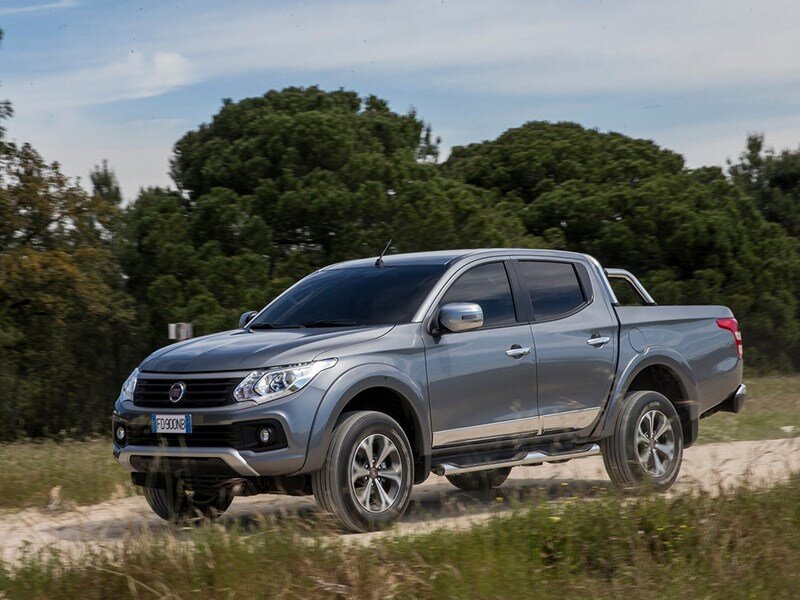 Пикапы Fiat Fullback отзовут в связи с ненадежными креплениями боковых подножек, которые могут отсоединиться от корпуса автомобиля