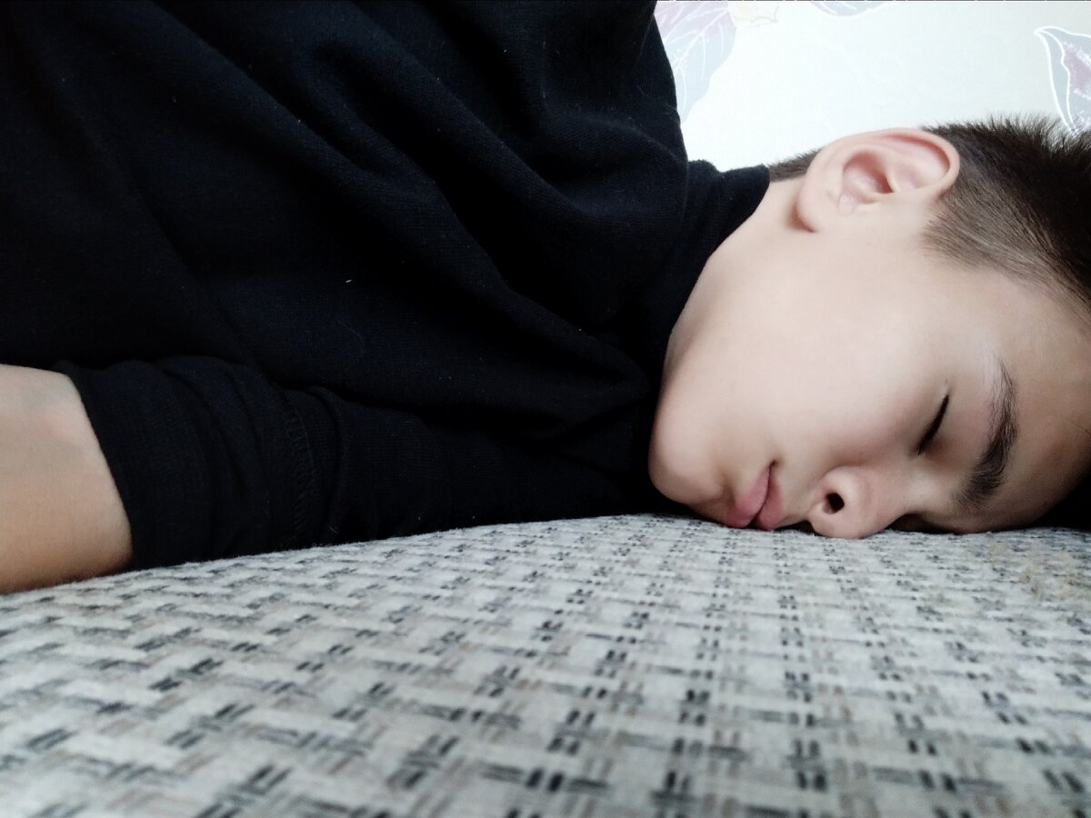 Это я сплю ночью, СПЛЮ НОЧЬЮ, спать нужно 😀