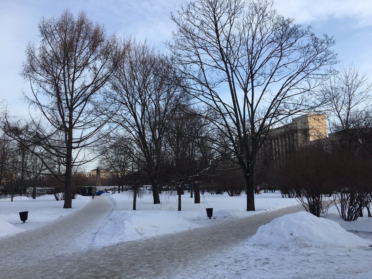 Сквер Южная Роща, метро Московская, 14 марта 2019.