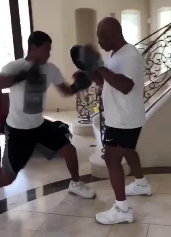 INSTAGRAM, @MIKETYSON7 Мигель Тайсон может быть настроен на восстановление тяжеловесных поясов, которые когда-то принадлежали его отцу