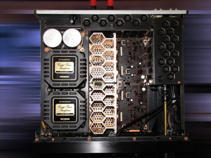 Архитектура  и  дизайн от Pioneer A 717