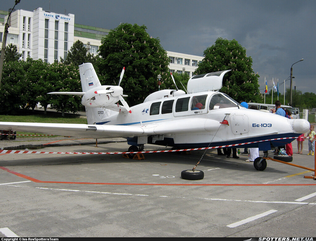 Таганрог авиационный. Бериев бе-103. Бе-103 кабина. Самолет бе 103. Бериев самолеты.