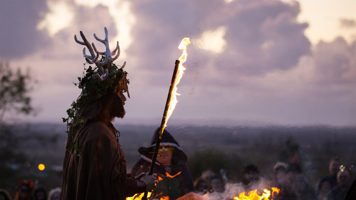 Люди отмечают Samhain 