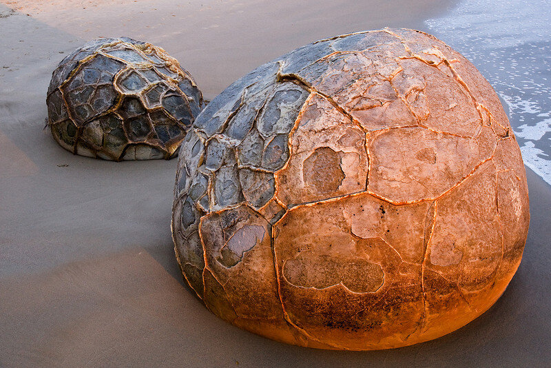 Многие шары покрыты рисунками и орнаментами. Было признано, что шары созданы очень искусными мастерами и что их сферическая форма близка к совершенству.